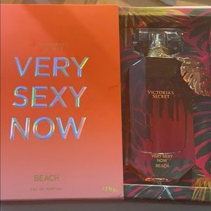 VICTORIA SECRET BUNDLE DEAL .